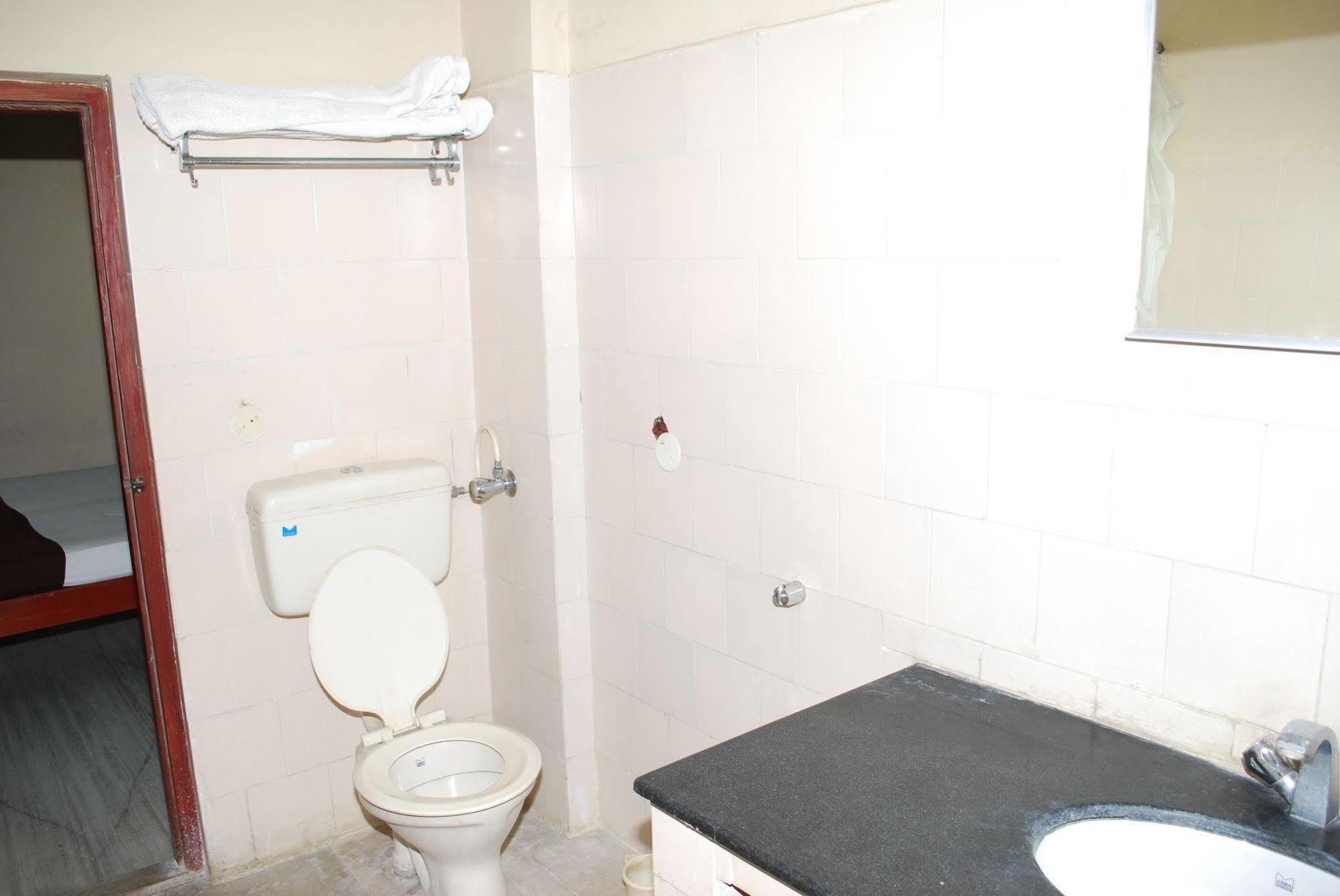 Hotel Sri Sai Residency Tirupati Exterior foto