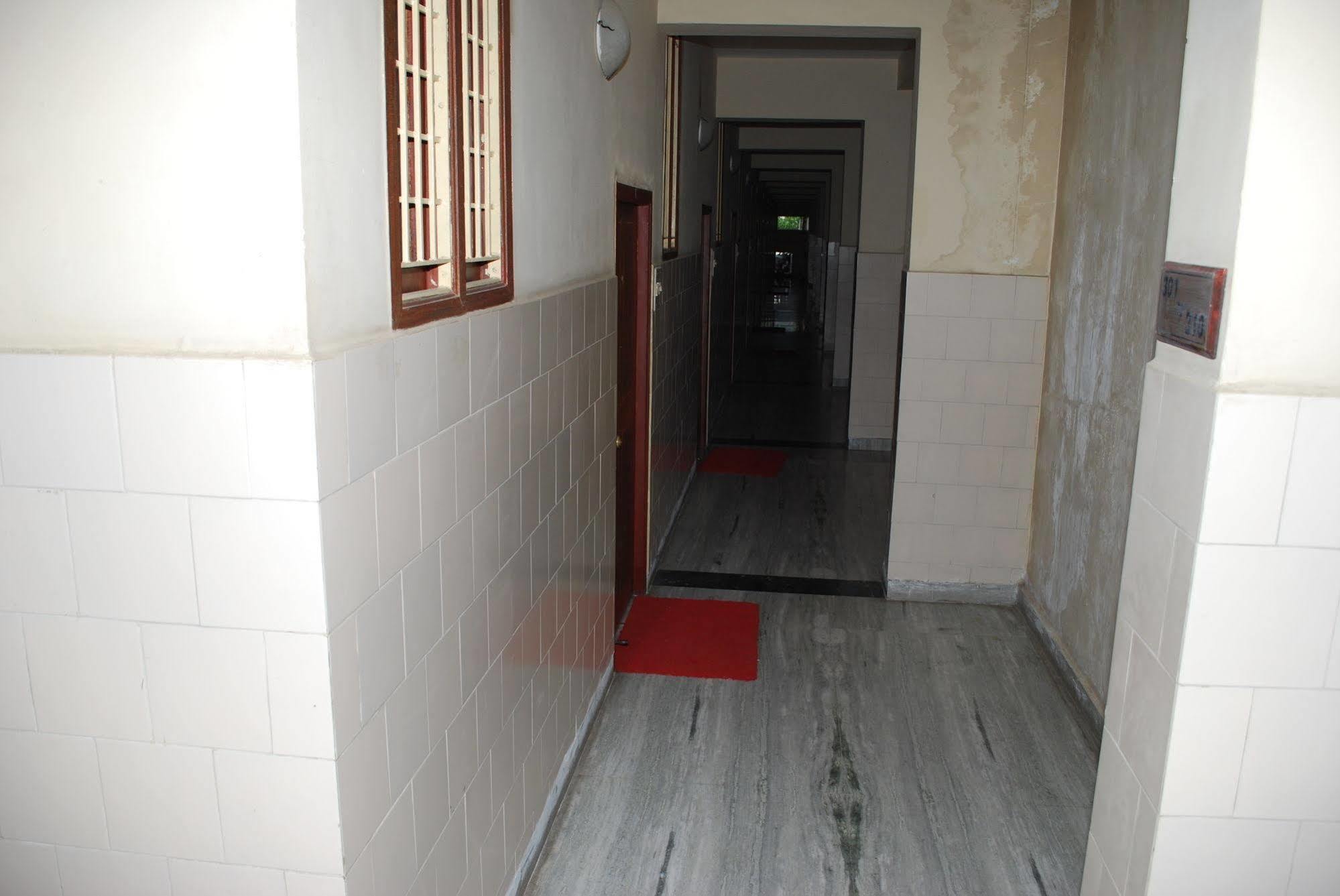 Hotel Sri Sai Residency Tirupati Exterior foto
